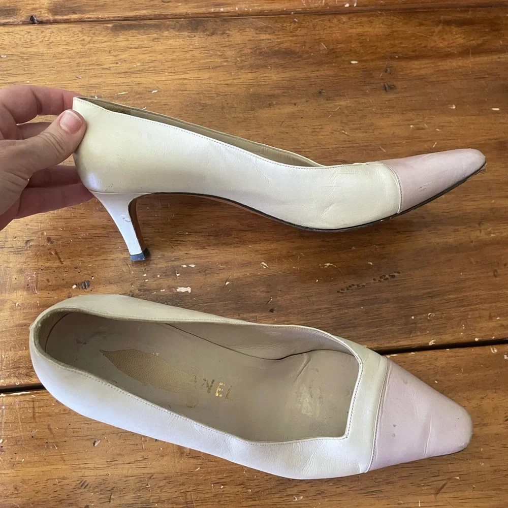 Vintage 80s Chanel Leather Heels Pumps Cap Toe Beige Ivory Size 40 Made In Italy - Picture 10 of 11